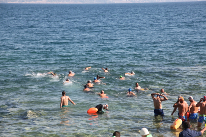 Van Gölü&#039;nde 14 kilometrelik yüzme maratonu yapıldı