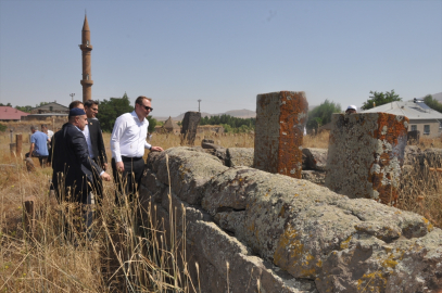 Bulanık&#039;ta arkeologlar tarihi mekanlarda inceleme yaptı