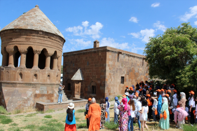 Kamp için Bitlis&#039;e gelen gençler, bölgenin tarihi ve doğal güzelliklerini keşfediyor