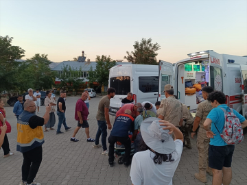 Tunceli'de kayalıktan düşen kadını AFAD ve jandarma ekipleri kurtardı