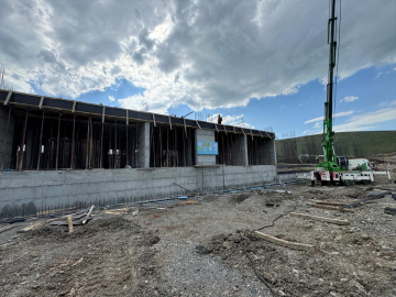 Vali Hayrettin Çiçek, Göle&#039;deki yurt inşaatını inceledi