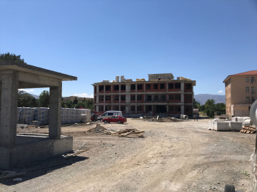 Erzincan&#039;da çatıdan düşen inşaat işçisi öldü