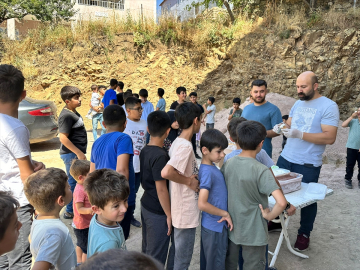 Şemdinli&#039;de çocuklar için dondurma şenliği yapıldı