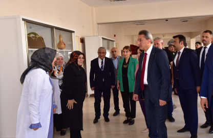 Bitlis Valisi Karaömeroğlu, kadın kooperatifini ziyaret etti
