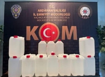 Ardahan&#039;da kargo firmasında 60 litre etil alkol ele geçirildi