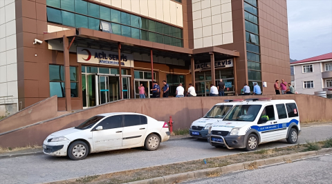 Kars’ta motosikletle kamyonet çarpıştı, 1 kişi ağır yaralandı