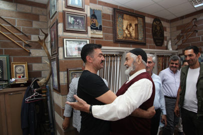 Tunceli Valisi Tekbıyıkoğlu, daha önce kaymakamlık yaptığı Ahlat'ı ziyaret etti