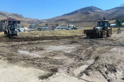 Van&#039;da sağanak taşkına yol açtı