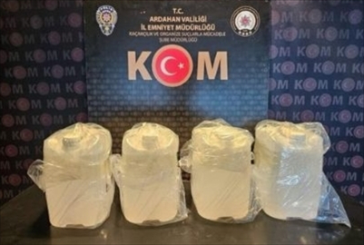 Ardahan&#039;da bir kargo firmasında 20 litre etil alkol ele geçirildi