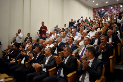 Ulaştırma ve Altyapı Bakanı Uraloğlu, AK Parti Bitlis İl Başkanlığında konuştu: