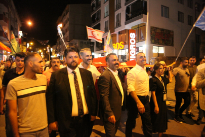 Ahlat’ta Türk bayrağı ve meşalelerle fener alayı düzenlendi