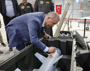 Elazığ Valisi Hatipoğlu, Jandarma İHA Grup Komutanlığı'nı ziyaret etti