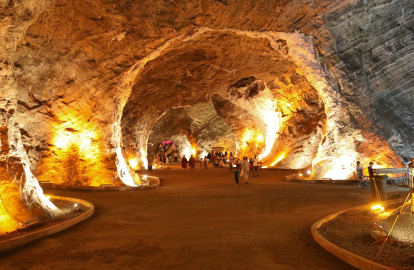 Iğdır&#039;daki tuz mağaraları yaz sıcaklarında serin bir sığınak oluyor