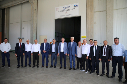 TMO Genel Müdürü Güldal, Malatya'da kuru kayısı lisanslı depoyu inceledi: