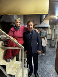 Erzincan Valisi Aydoğdu&#039;dan 70 yaşındaki kadın tandır ustasına destek