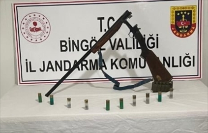 Bingöl&#039;de kalaşnikof ve 2 av tüfeği ele geçirildi