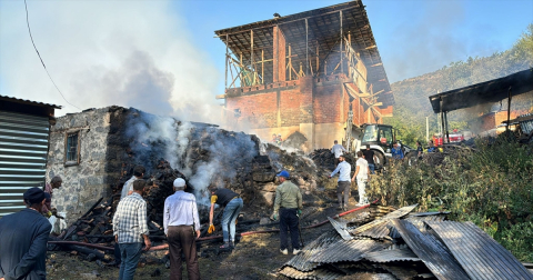 Erzurum&#039;da samanlıkta çıkan yangın söndürüldü
