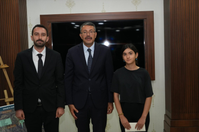 Hakkari Valisi Çelik, üniversiteyi kazanan öğrencileri kabul etti