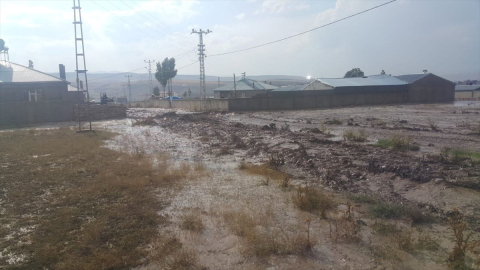 Ağrı&#039;da sağanak etkili oldu