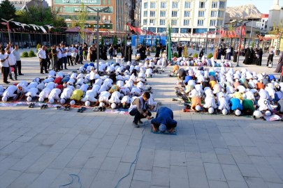 Van&#039;da "Hayat Namazla Güzeldir" programı düzenlendi
