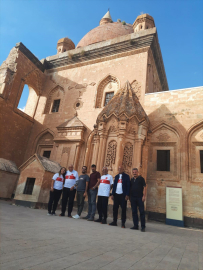 Ardahan Huzurevi sakinleri Ağrı&#039;daki İshak Paşa Sarayı&#039;nı gezdi