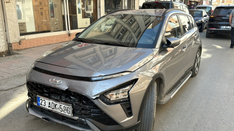 Elazığ'da iki otomobilin çarpıştığı kazada, 1 kişi yaralandı