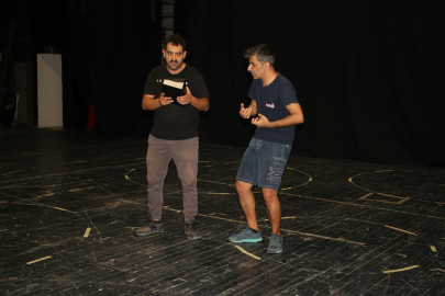 Van'da 90 bin kişi, tiyatroyla buluşturuldu