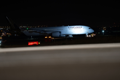 Hindistan&#039;dan Almanya&#039;ya giderken Erzurum&#039;a zorunlu iniş yapan yolcu uçağındaki bomba ihbarı asılsız çıktı