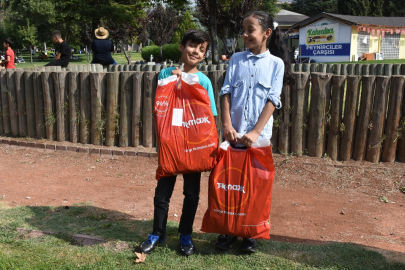 Malatya'da 3 Aralık Engelsiz Yaşam Derneğinden öğrencilere kırtasiye yardımı
