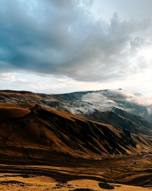 Palandöken&#039;in yüksek kesimlerine kar yağdı