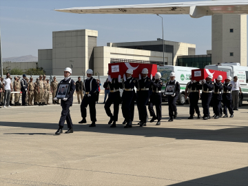 Elazığ&#039;da şehit askerler için tören düzenlendi