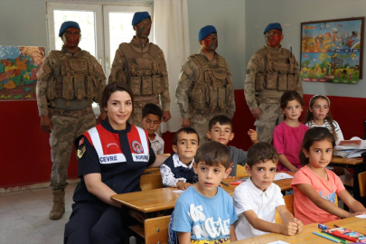 Solhan&#039;da jandarmadan öğrencilere ziyaret