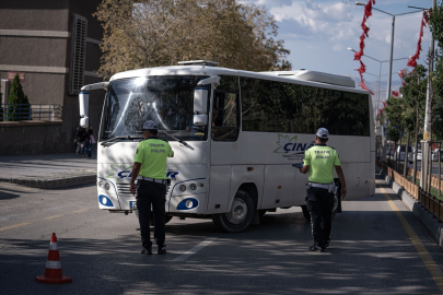 Erzurum&#039;da polis ekiplerince okul servislerine yönelik denetim yapıldı