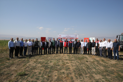 Muş&#039;ta 2 bin 100 dekara ekilen kuru fasulyenin hasadına başlandı