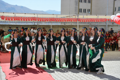 Hakkari'de İlköğretim Haftası kutlandı