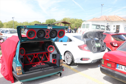 Modifiye araç tutkunları Erzincan&#039;da buluştu