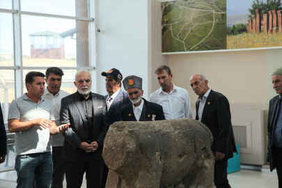 Bitlis&#039;te gaziler, Ahlat&#039;taki tarihi mekanları gezdi