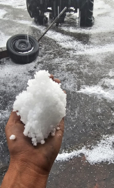 Van&#039;da etkili olan dolu etrafı beyaza bürüdü