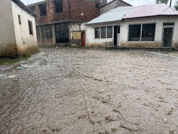 Ağrı&#039;da sağanak ve dolu etkili oldu