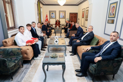 Erzincan&#039;da 49 yıllık elektrikçi "Yılın Ahisi" seçildi