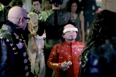 "Bir cisim yaklaşıyor efendim!"