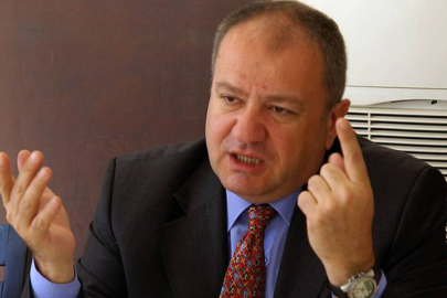 Ele verir talkını,kendi yutar salkımı