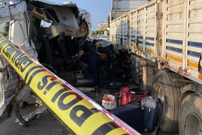 Mersin’de öğrenci minibüsü faciaya dönüştü: 2 ölü, 10 yaralı