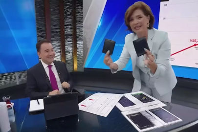 Ali Babacan canlı yayında sürpriz yaptı: Cebinden cüzdan değil, mesaj çıkardı!