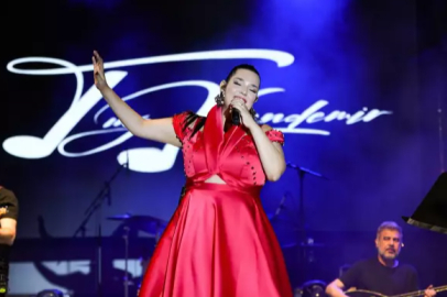 Tuğçe Kandemir'den sahne kazası!