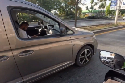 Direksiyon başında uyuyakaldı: Sol şeritte trafiği tıkadı!