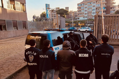 İtalya’da Yerel Festival öncesi silahlı 2 Türk gözaltına alındı