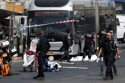 Kudüs'te silahlı saldırı: Otobüs durağında dehşet!