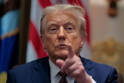 Trump’tan yabancı şirketlere çağrı: Göçmenlik yasalarına uyun, amerikalı işçi çalıştırın