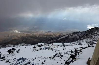Eylül ortasında gelen kar herkesi şaşırttı!